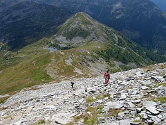 Scendiamo verso Passo Monscera